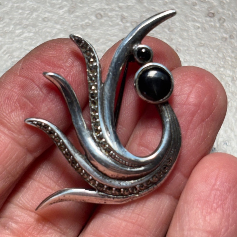 VTG Sterling Silver Marcasite & Black Onyx Brooch Pin â Art Deco Featherâ Swirl